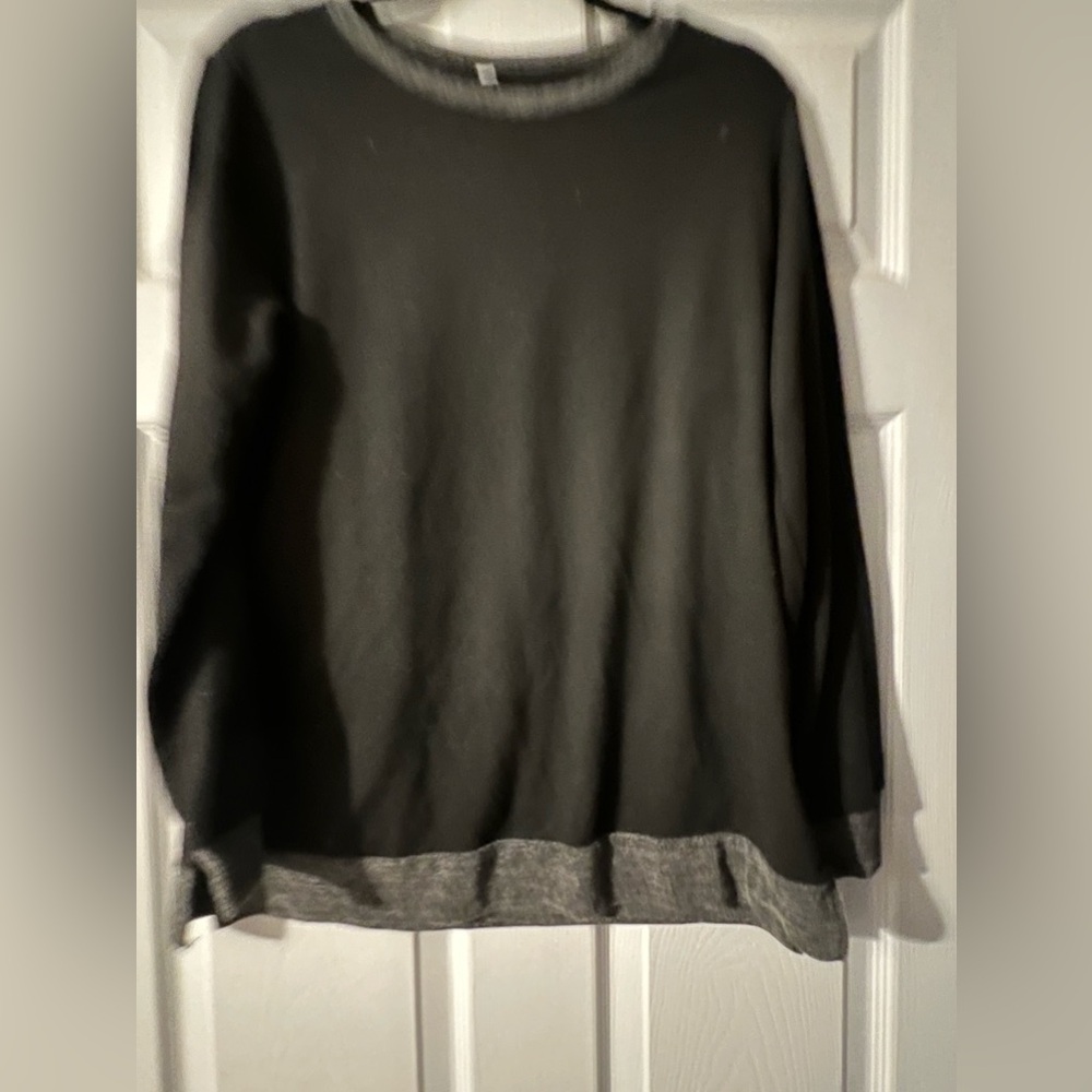 Black Size Medium Lightweight Sweater with Grey Trim
